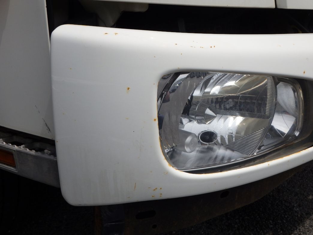 フロントバンパーに飛び石キズ・サビがあります。|日野 レンジャー TKG-FC9JCAA(2WD)の写真23