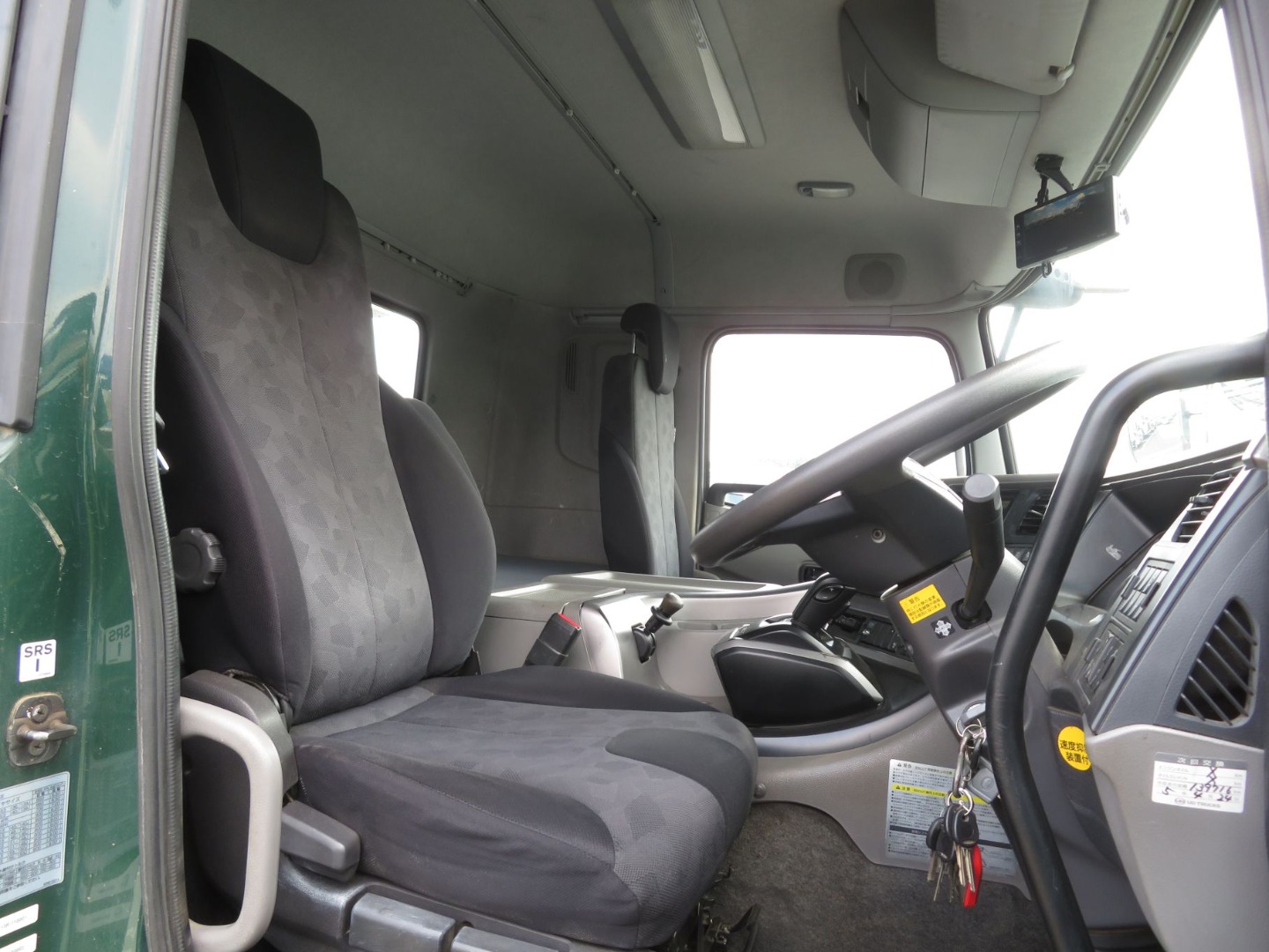運転席座面にヘタリがあります。|UDトラックス クオン 2PG-CD5CAの写真6