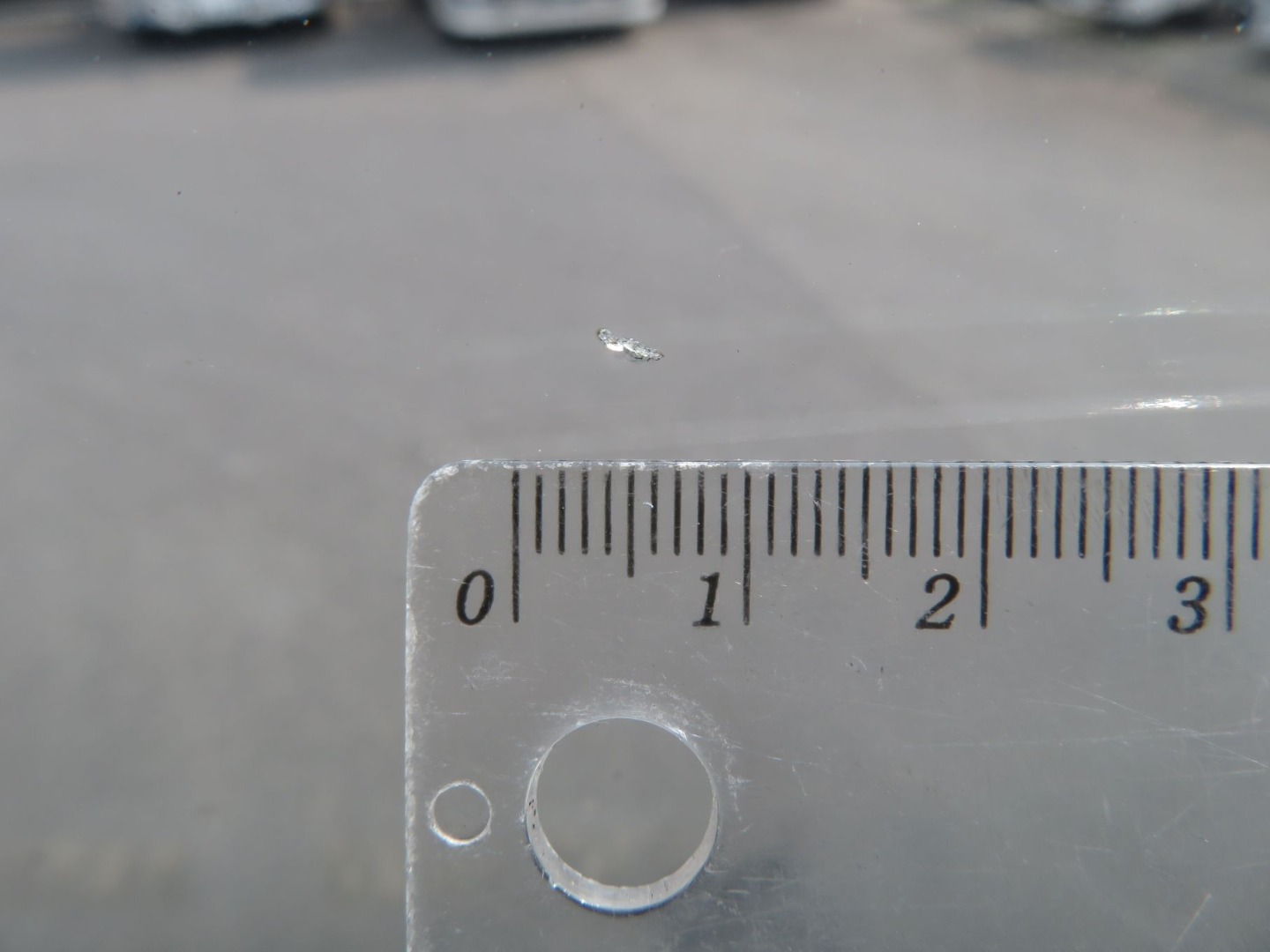 フロントガラス運転席側小キズがあります。|UDトラックス クオン 2PG-CD5CAの写真15