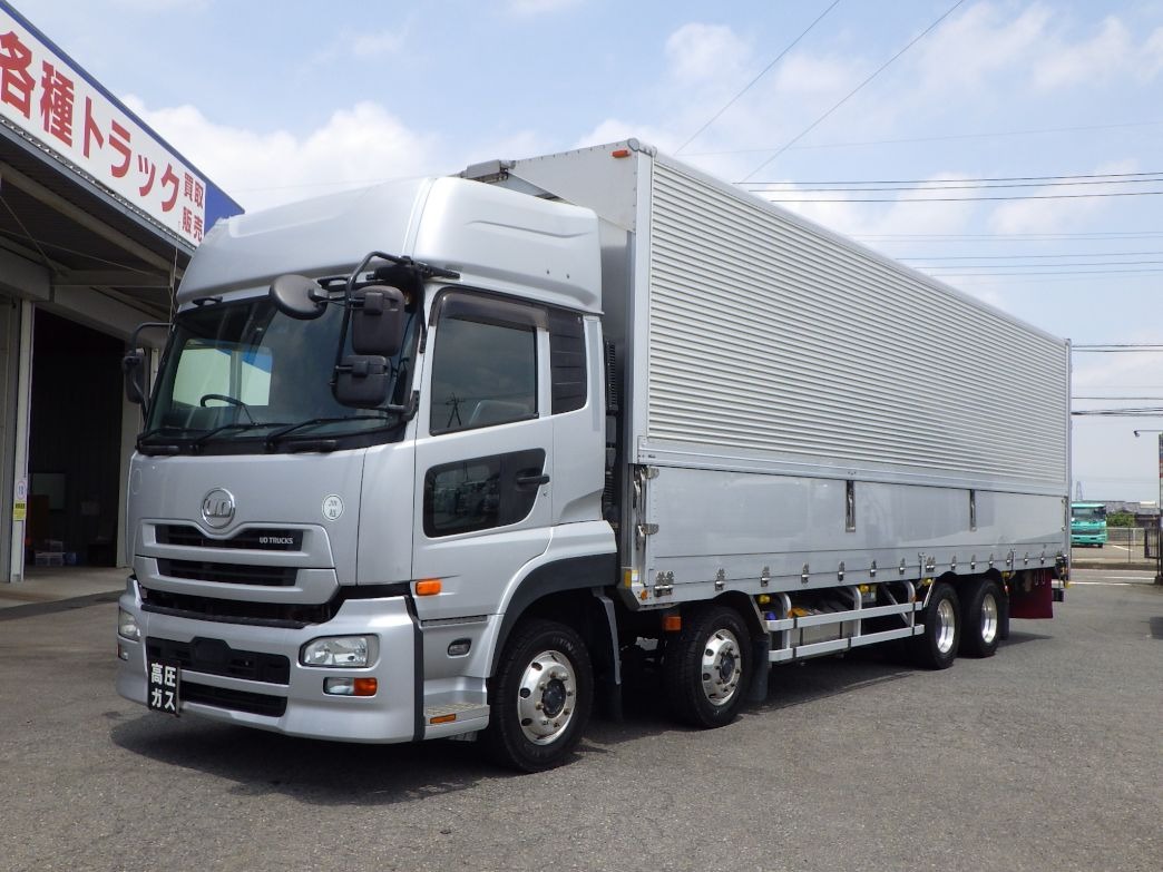 UDトラックス クオン QKG-CG5ZA(8x4)の写真1