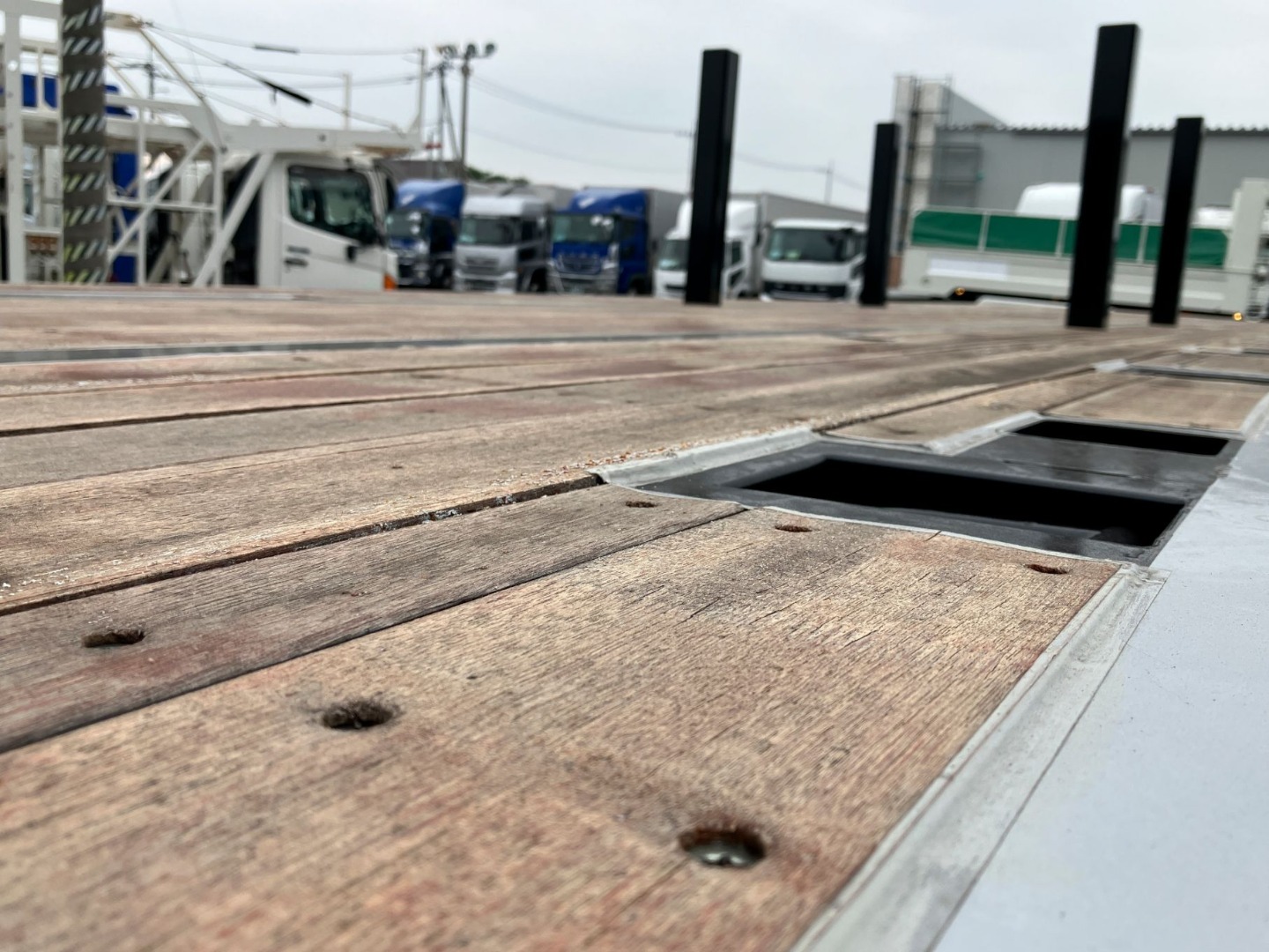 床板に少し経年反りがあります。|トレクス PFB34112の写真13