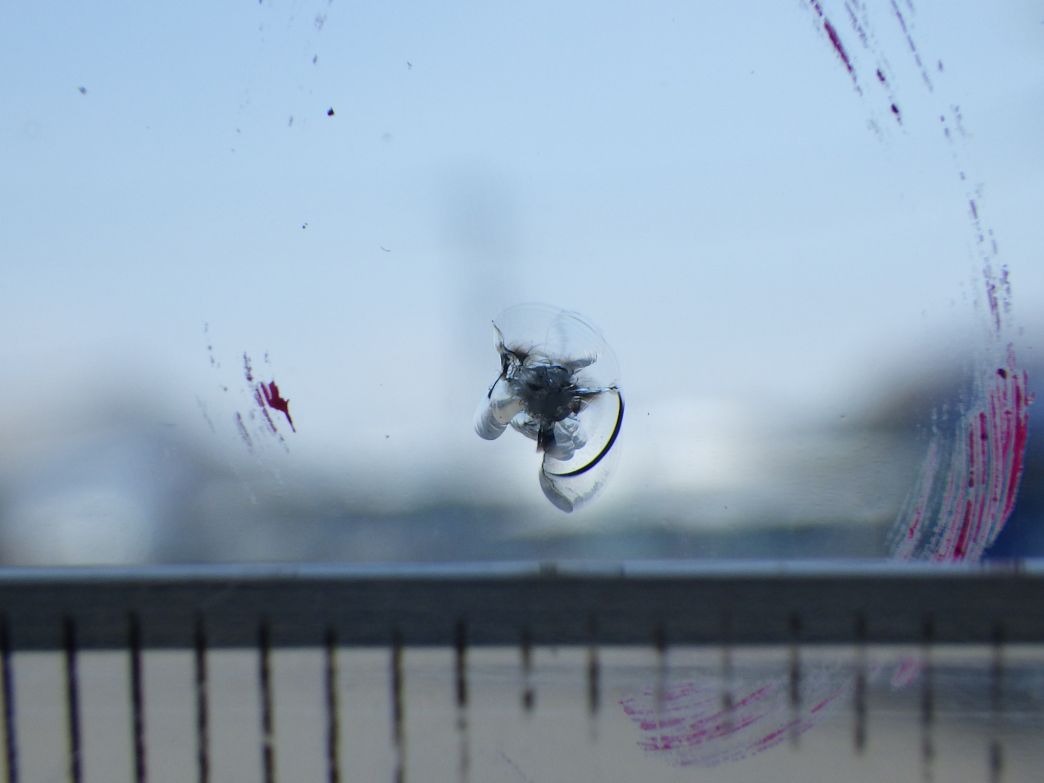 フロントガラスに飛び石キズがあります。|UDトラックス クオン QKG-CW5XLの写真15