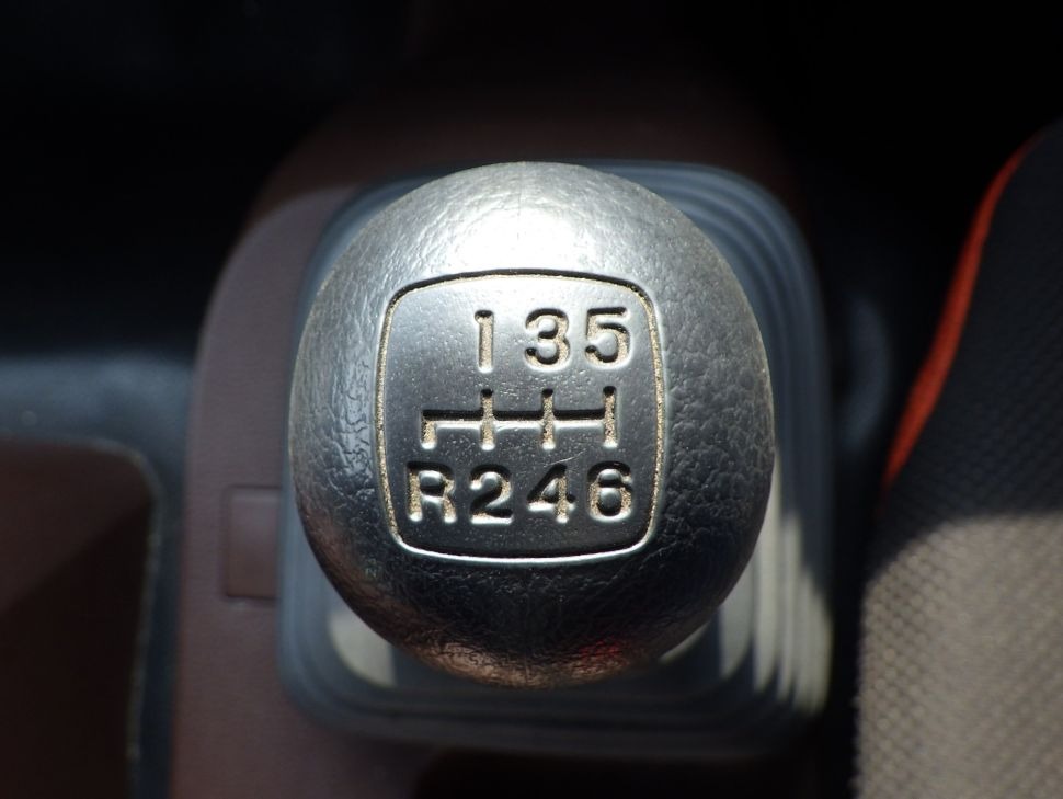 MT6速です。|日野 レンジャー 2KG-FD2ABA(2WD)の写真21