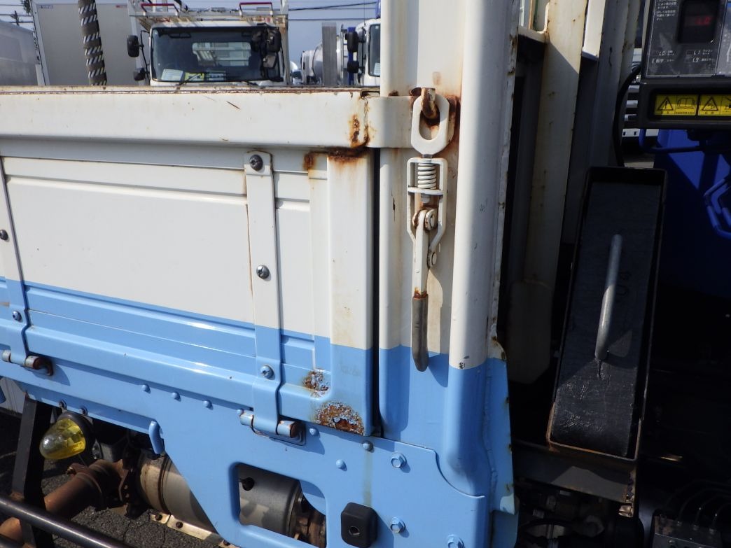 アオリ前方にサビがあります。|日野 レンジャー 2KG-FD2ABA(2WD)の写真32