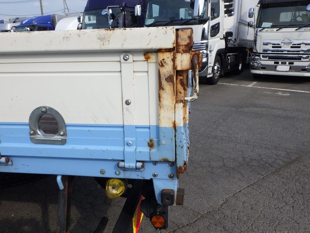 ボディー後方の両サイドにキズ・サビがあります。|日野 レンジャー 2KG-FD2ABA(2WD)の写真35