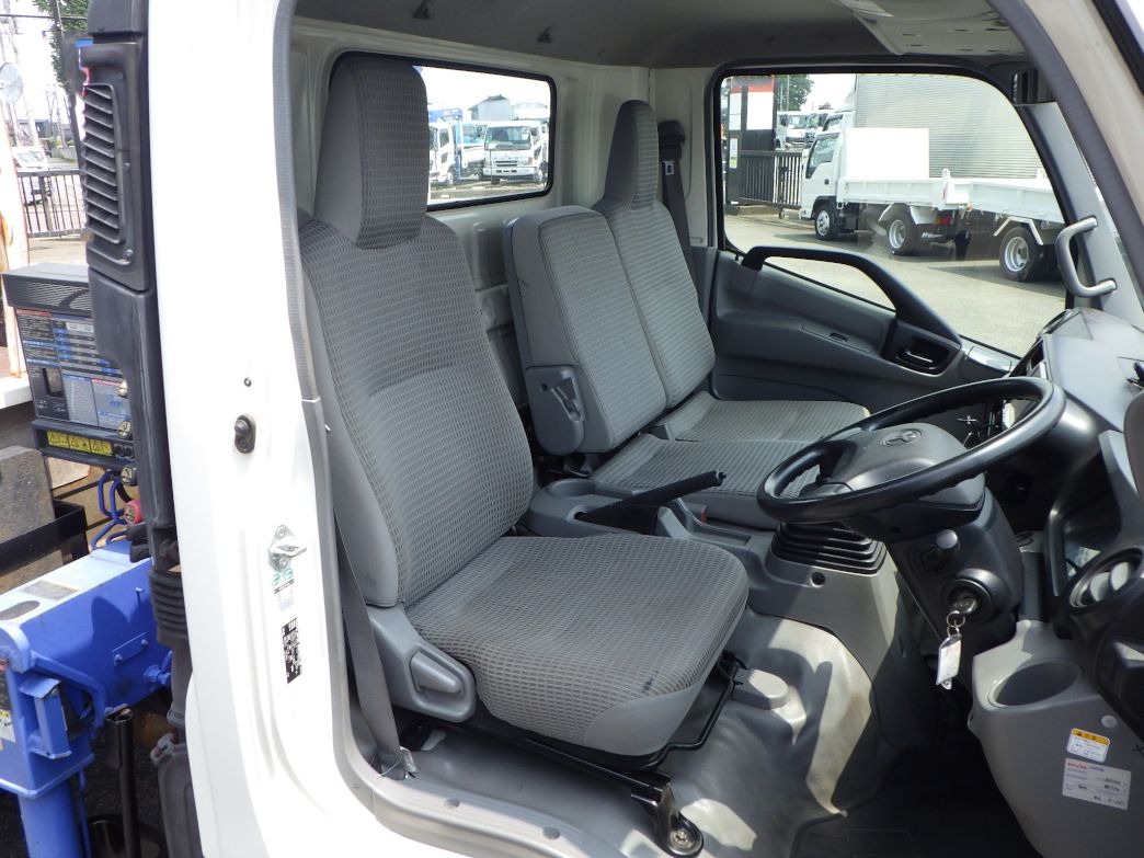 乗車定員は3名です。|トヨタ カゼット TKG-XZU710(2WD)の写真6