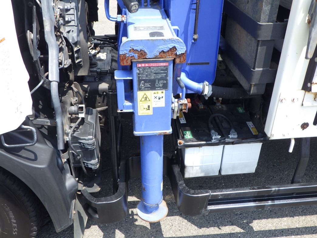助手席側アウトリガーにサビがあります。|トヨタ カゼット TKG-XZU710(2WD)の写真32