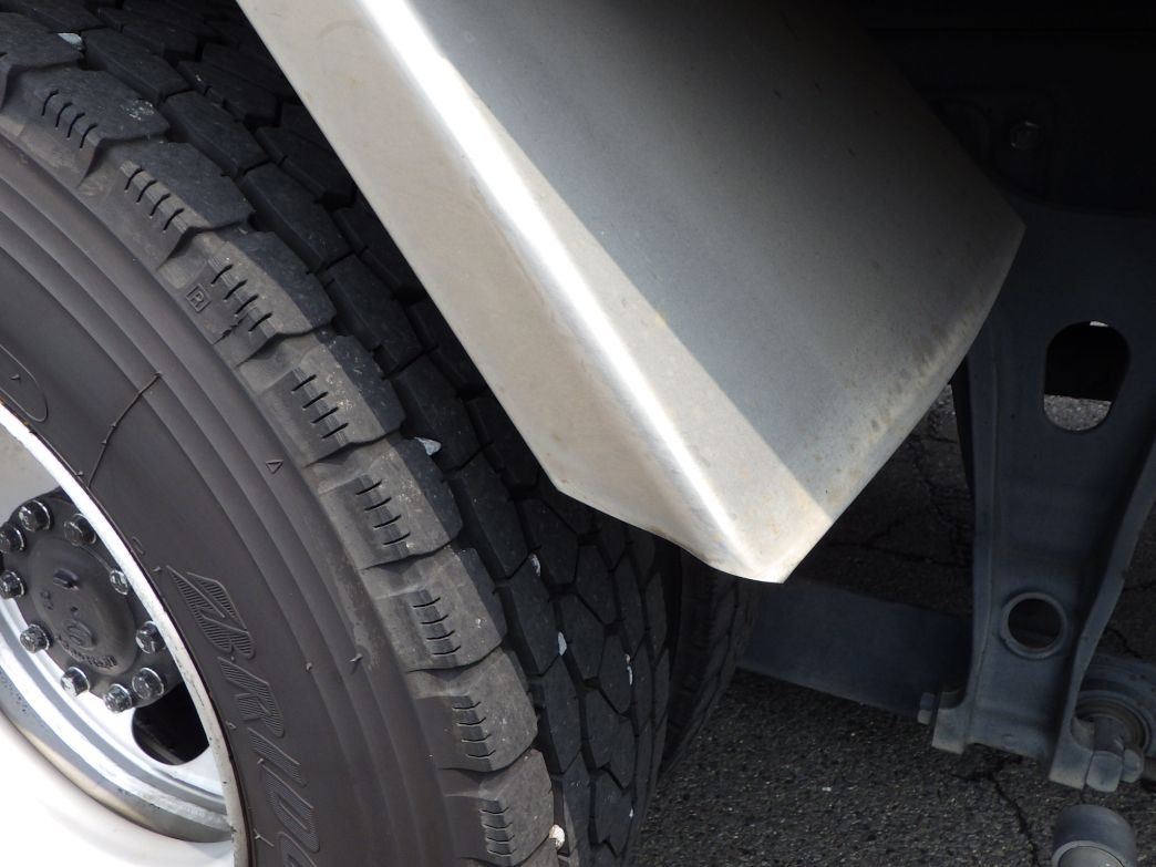 運転席側リヤフェンダーに曲がりがあります。|日野 レンジャー TKG-FD7JLAG(2WD)の写真30