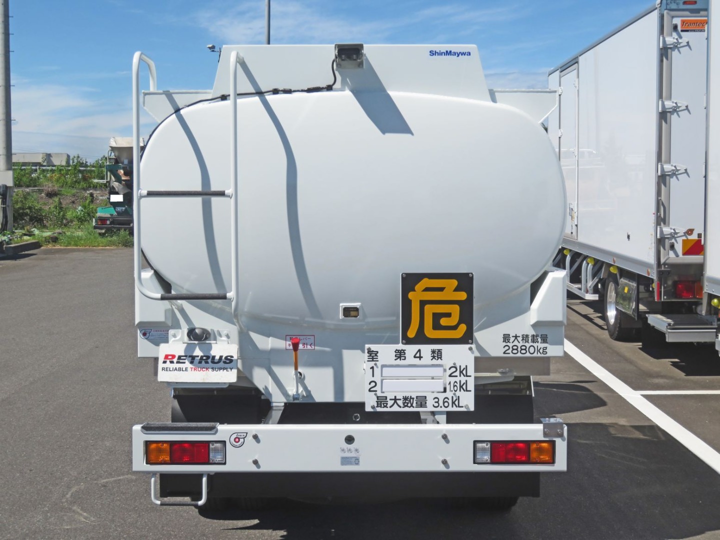 積載物は第二石油類です。|三菱 キャンター 2RG-FGA50(4WD)の写真20