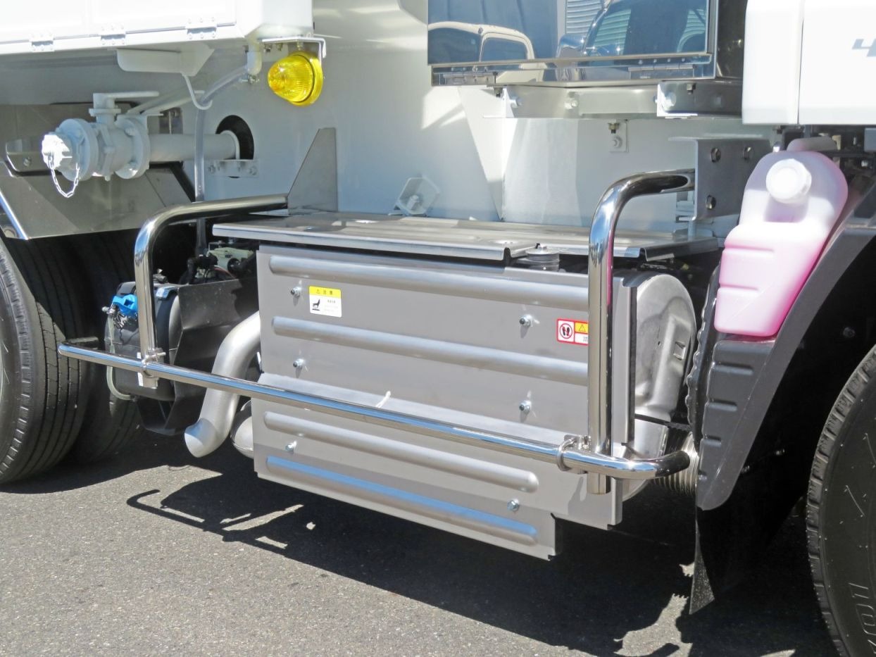 サイドバンパーステー・サイドバンパーはステンレス製です。|三菱 キャンター 2RG-FGA50(4WD)の写真26