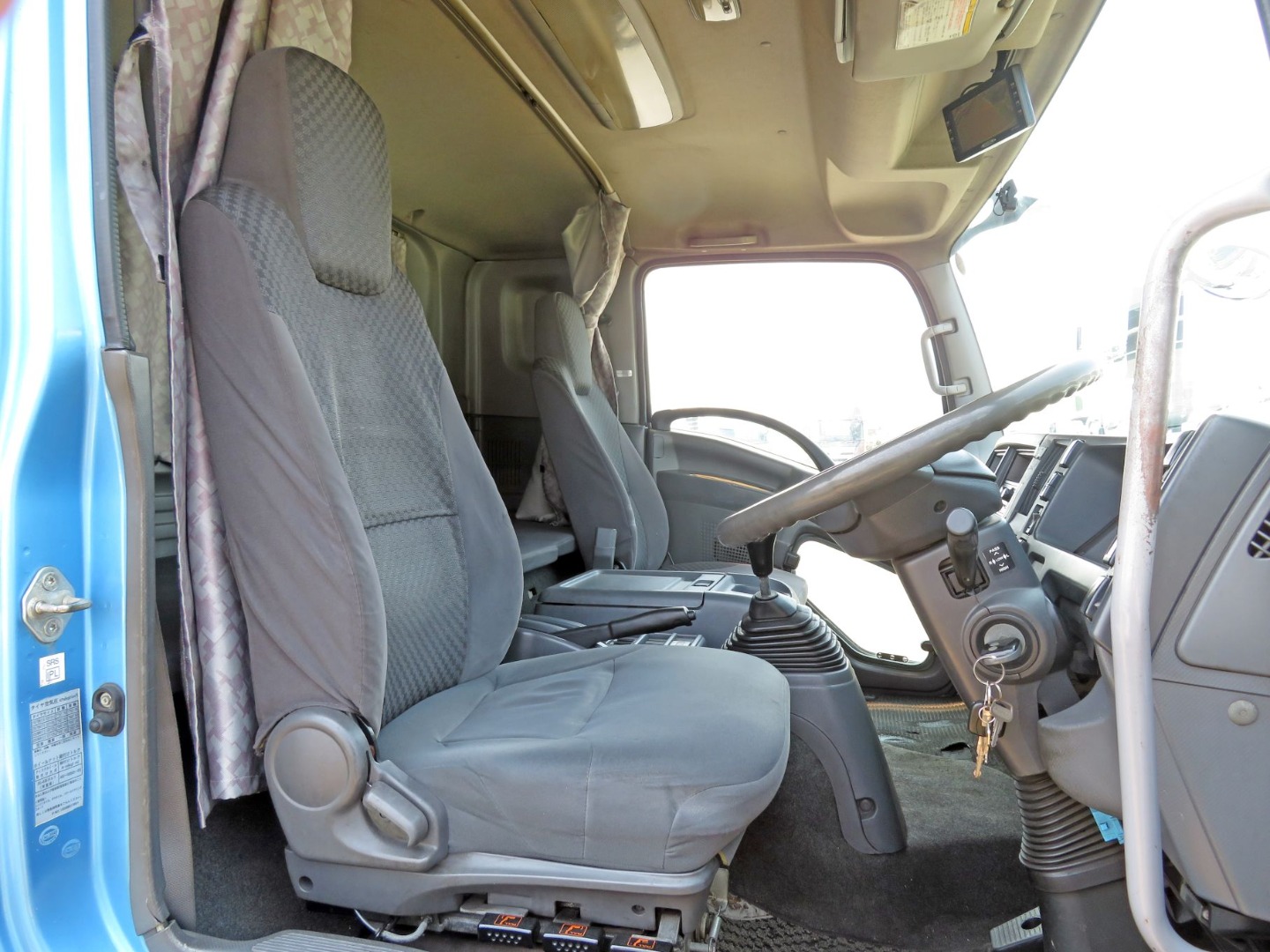 運転席座面にヘタリがあります。|いすゞ フォワード SKG-FRR90S2(2WD)の写真6