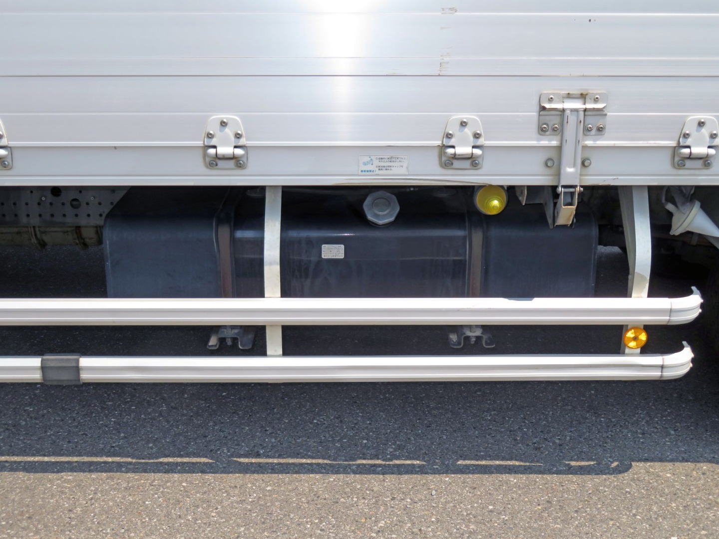 燃料タンクは200Lです。|いすゞ フォワード SKG-FRR90S2(2WD)の写真19