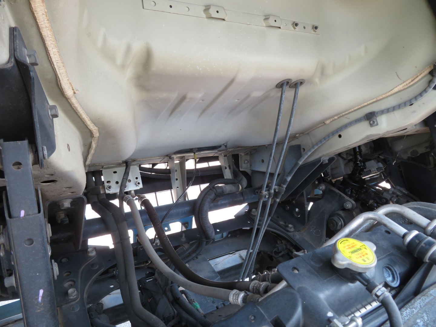 キャブ底面の状態です。|いすゞ フォワード SKG-FRR90S2(2WD)の写真36