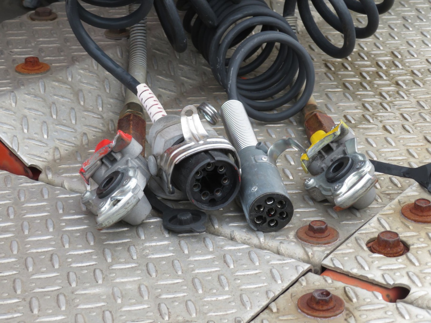 接続コネクターです。|日野 プロフィア QPG-SH1EDDGの写真12