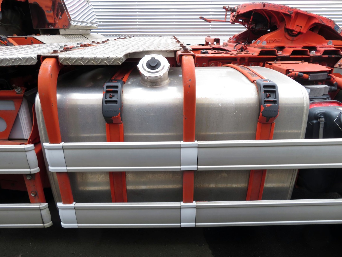 燃料タンクは390Lです。|日野 プロフィア QPG-SH1EDDGの写真20