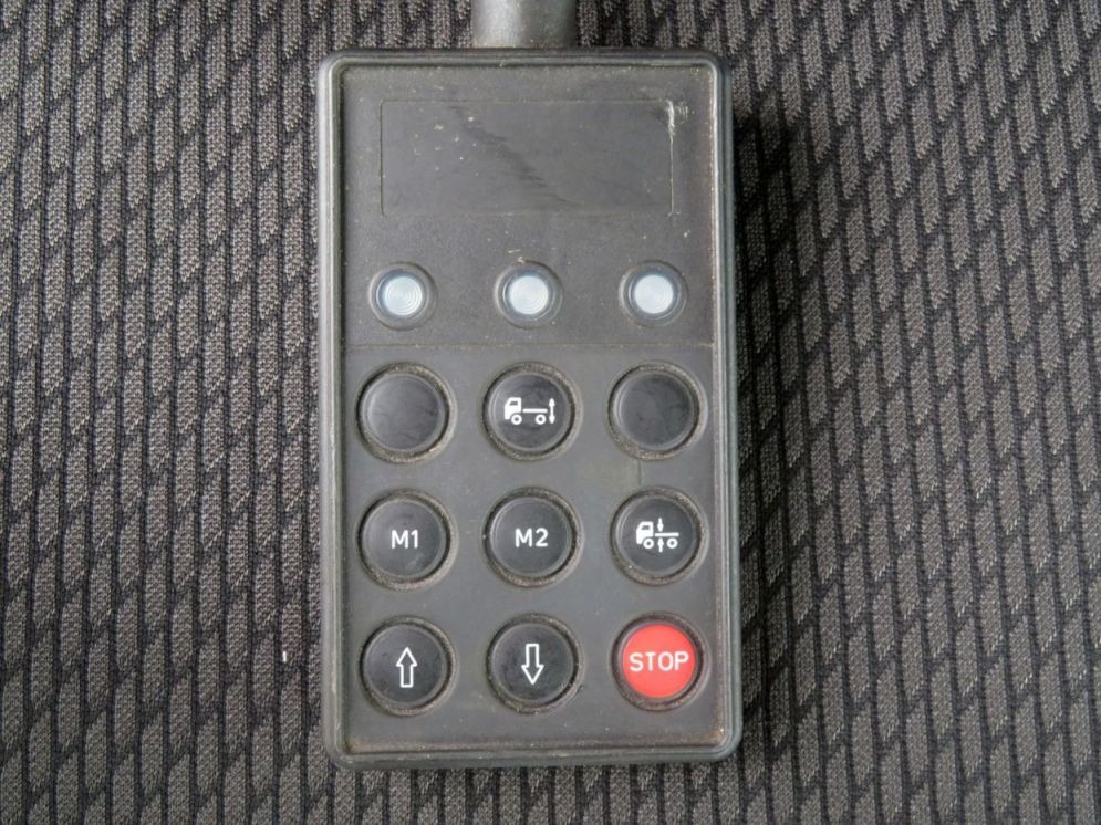 エアサスのコントローラーです。|いすゞ ギガ 2PG-CYJ77Cの写真45