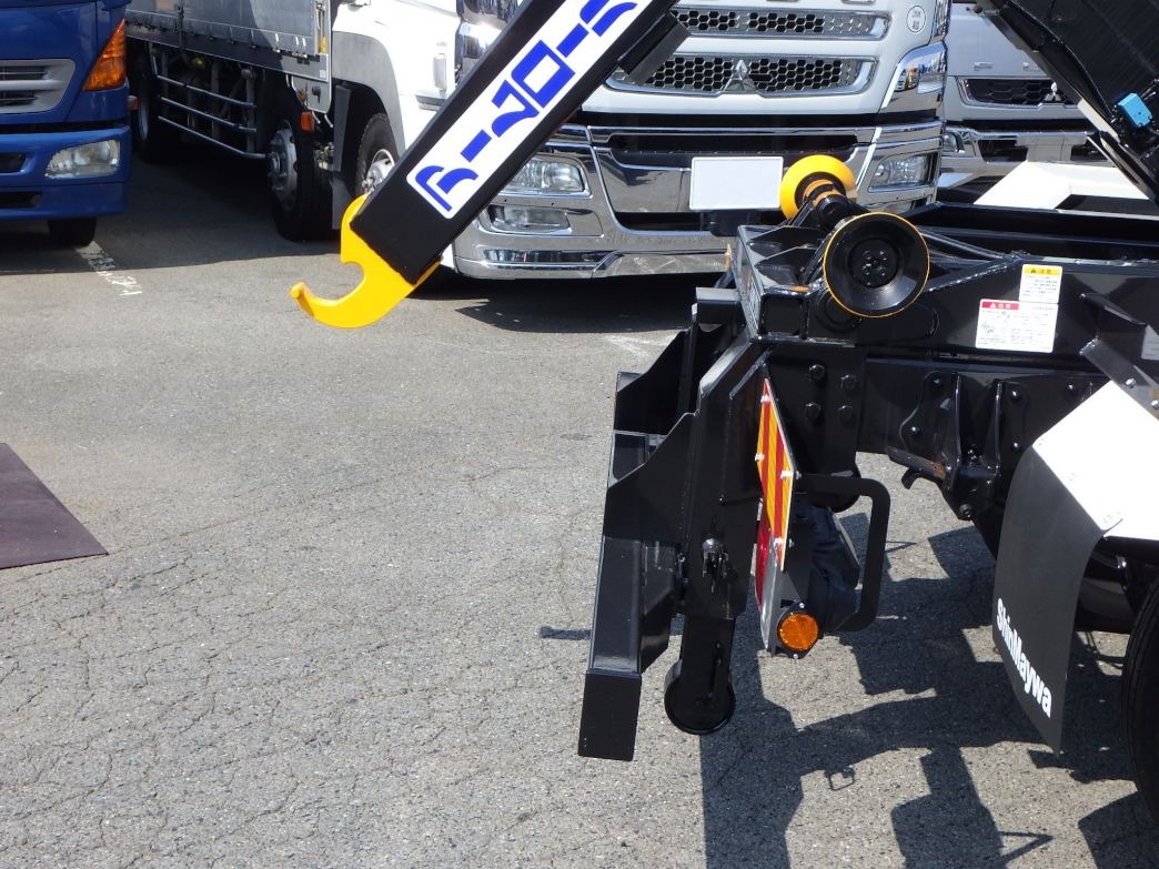 リヤジャッキは手動式です。|日野 レンジャー 2PG-FD2ABA(2WD)の写真9