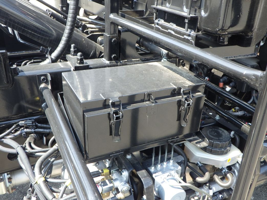 工具箱は鉄製です。|日野 レンジャー 2PG-FD2ABA(2WD)の写真15