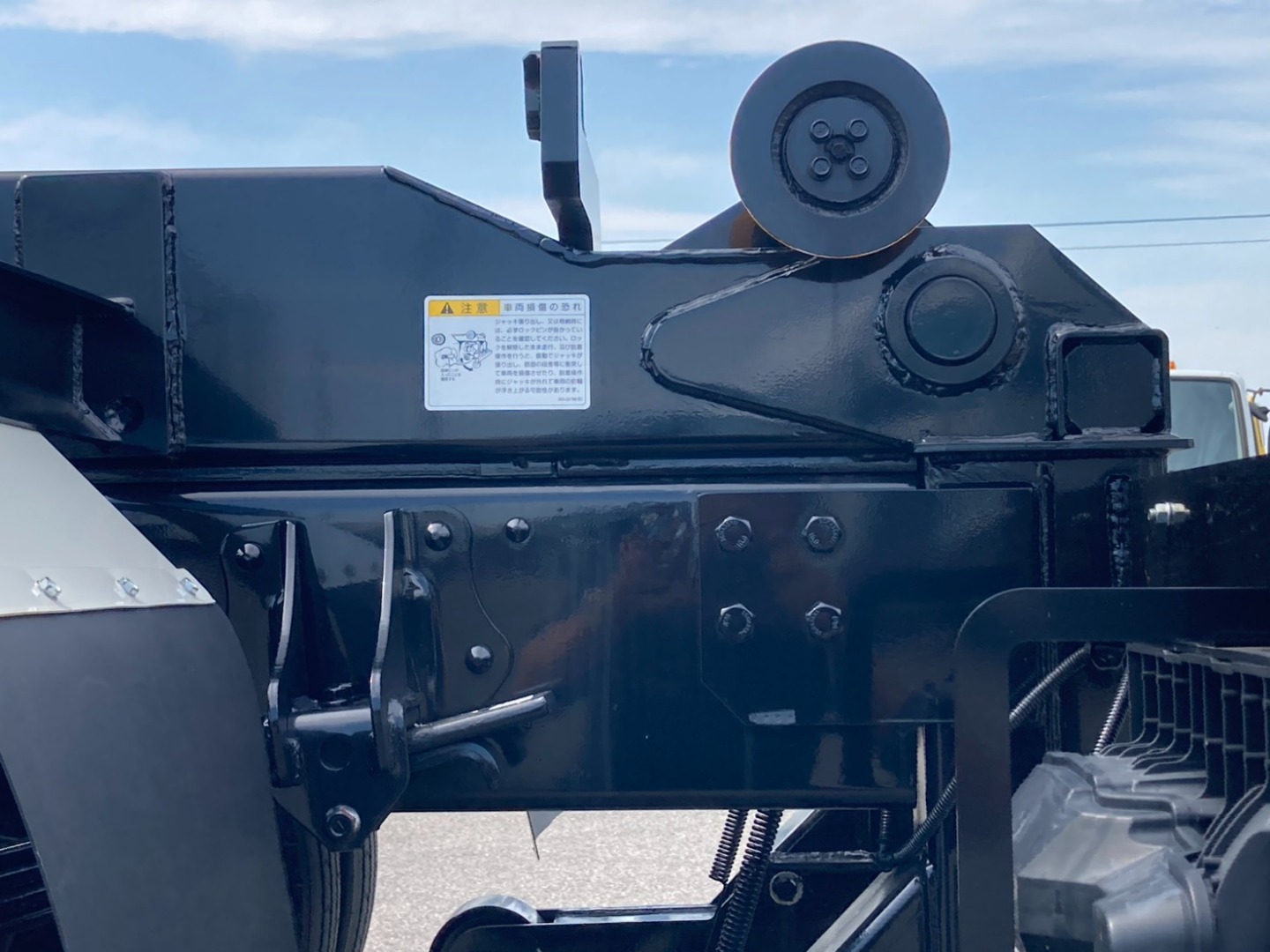 シャーシとサブフレーム、リアローラーの状態です。|日野 レンジャー 2KG-FE2ACAの写真7