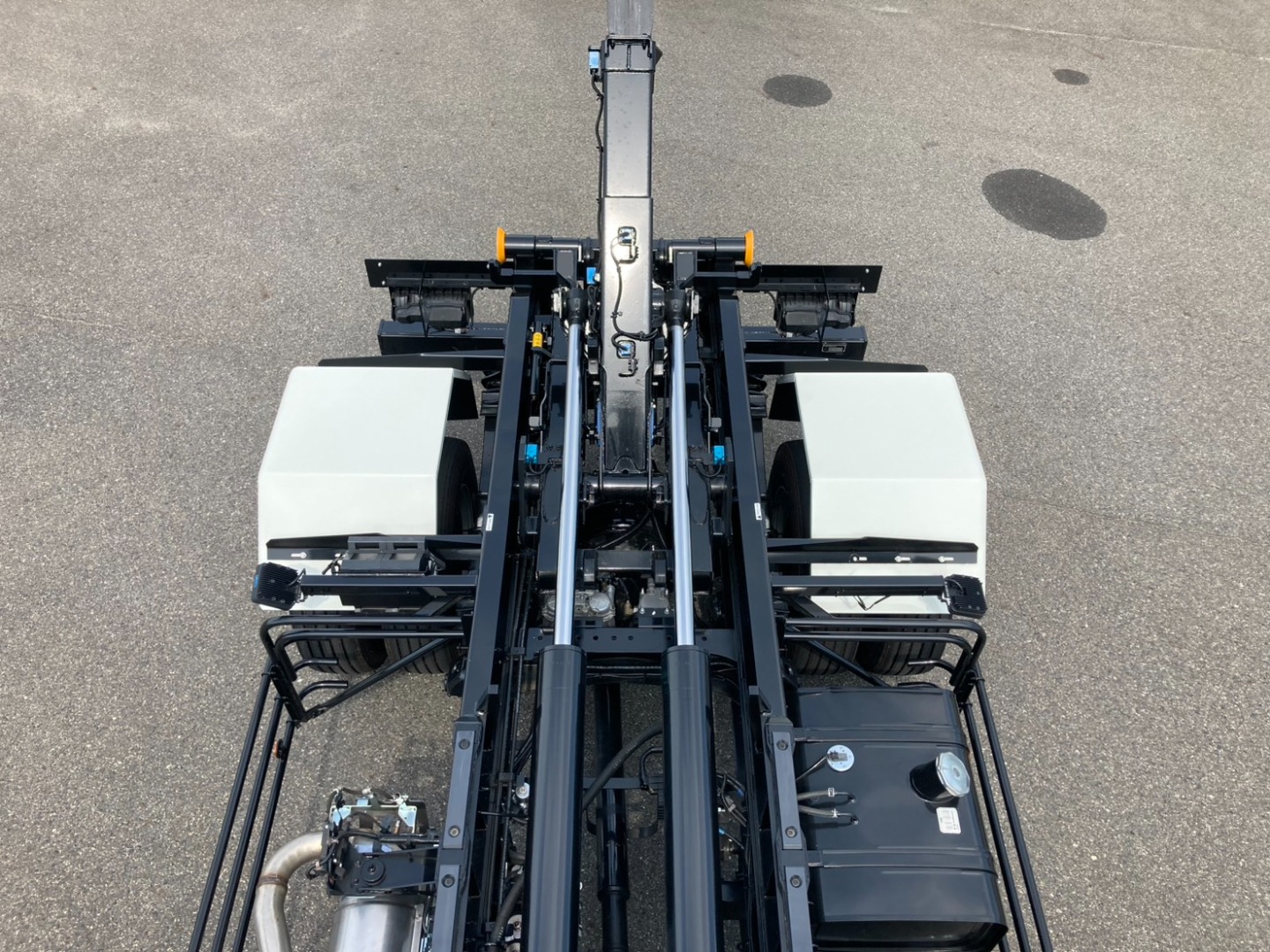 ホイストとシャーシ周りの状態です。|日野 レンジャー 2KG-FE2ACAの写真16