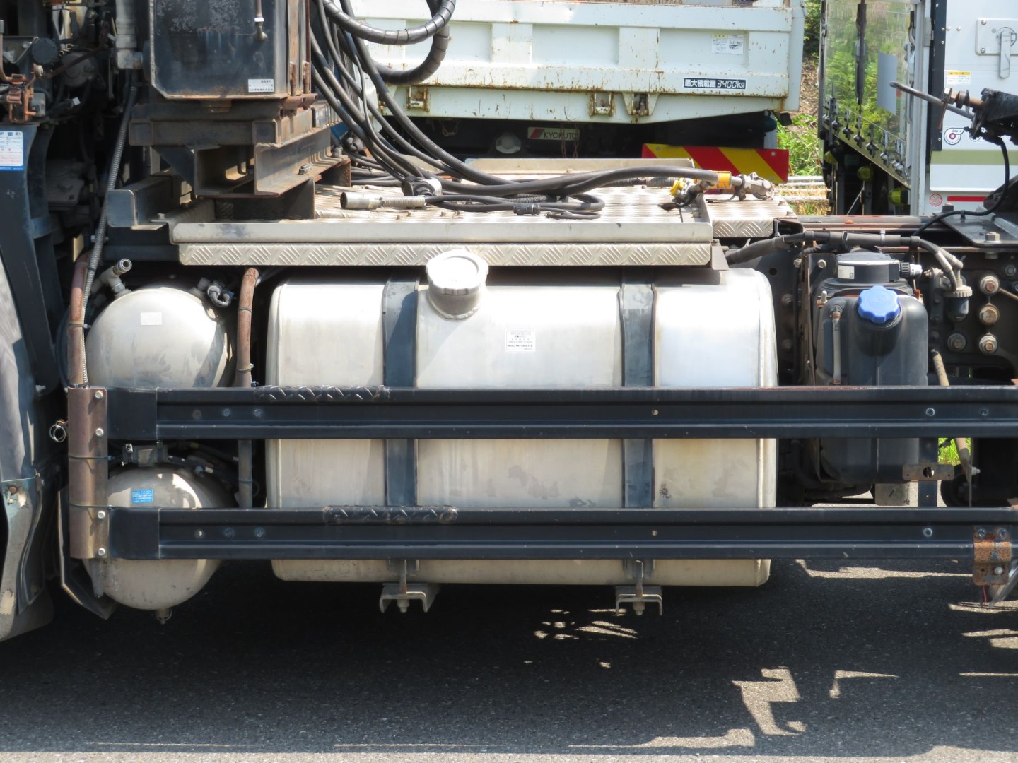 燃料タンクは400Lです。|いすゞ ギガ QKG-EXD52AEの写真21