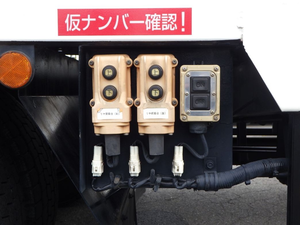 上物の操作スイッチです。|日野 レンジャー QKG-FJ7JNAAの写真18