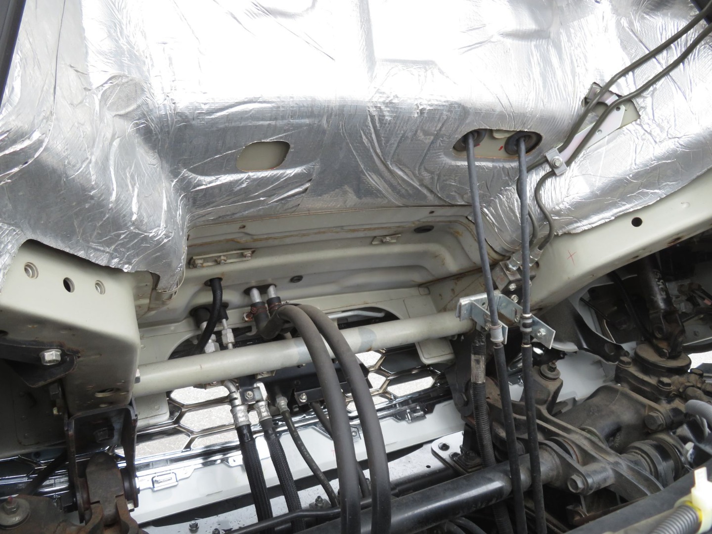 キャブ底面の状態です。|三菱 ファイター 2DG-FQ62F(6x4)の写真32