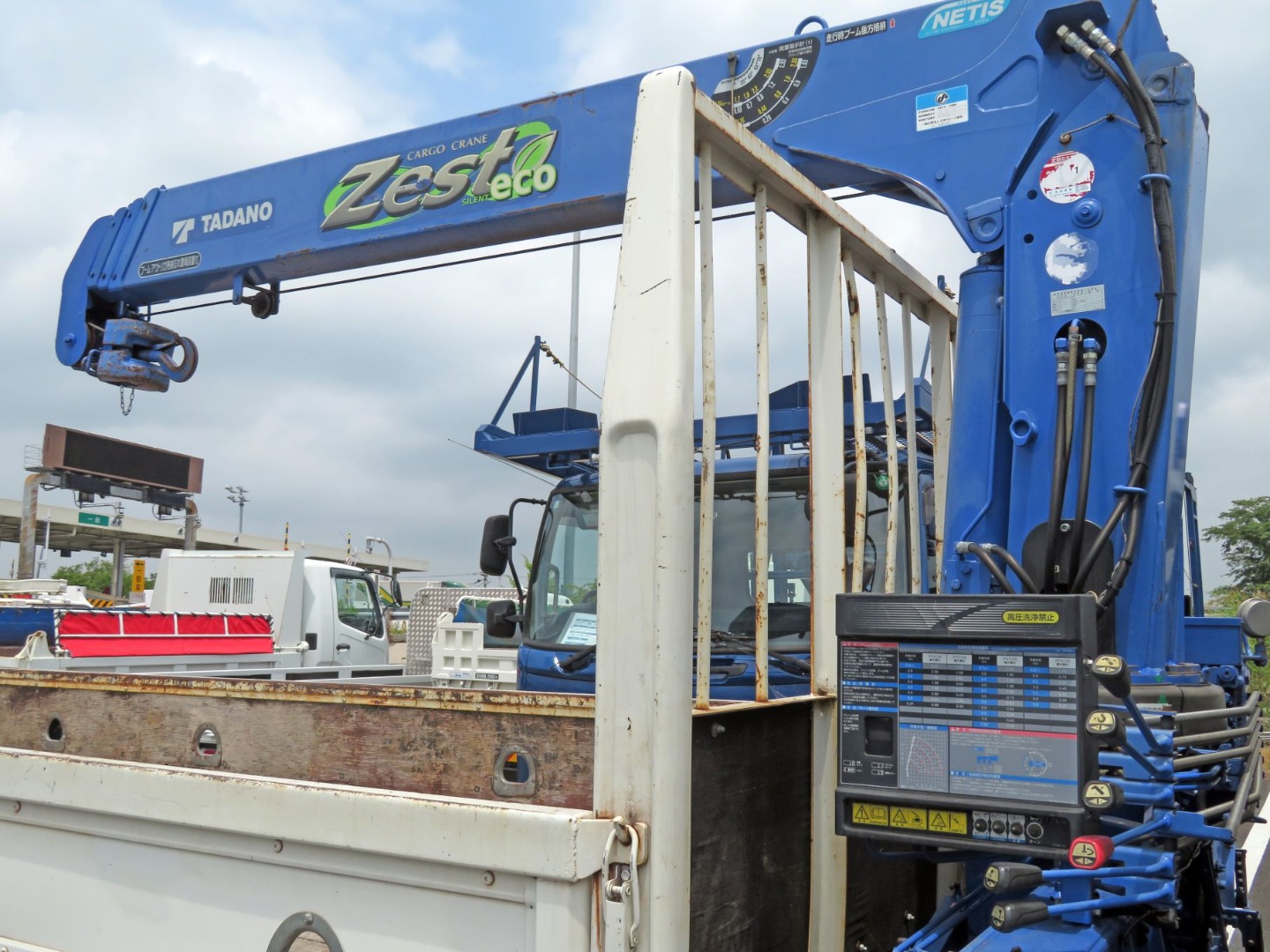 鳥居運転席側に細かいキズ・サビがあります。|日野 レンジャー TKG-FC9JJAP(2WD)の写真33