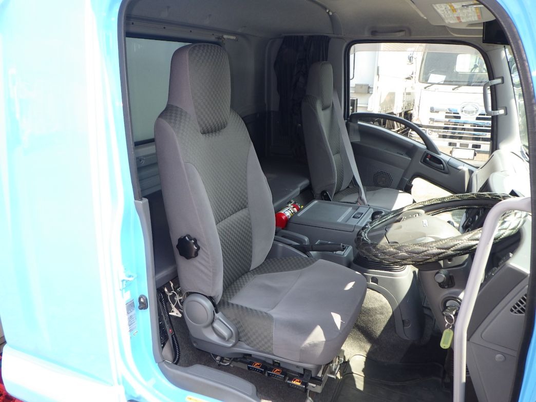 乗車定員は２名です。|いすゞ フォワード 2RG-FRR90T2(2WD)の写真6