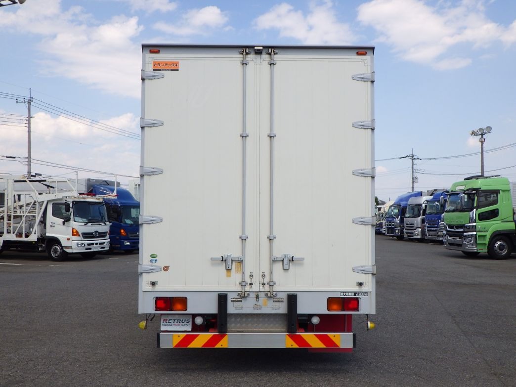いすゞ フォワード 2RG-FRR90T2(2WD)の写真8