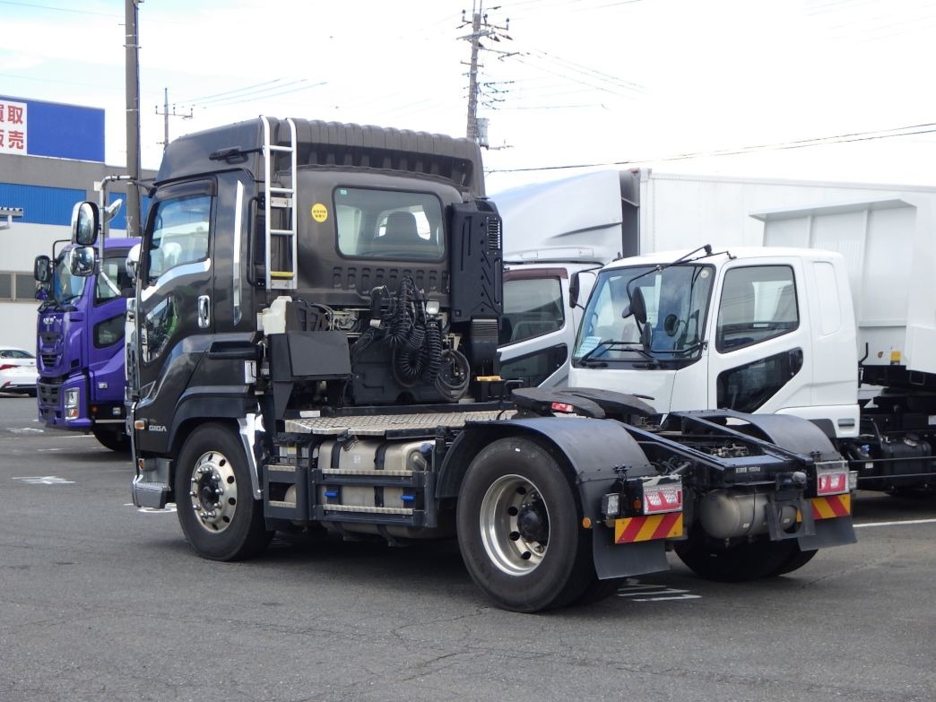 いすゞ ギガ 2PG-EXD52CDの写真3
