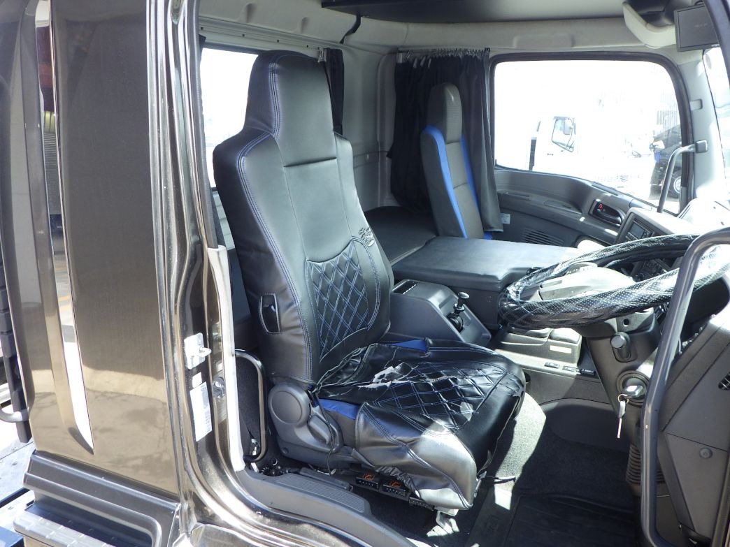 乗車定員は2名です。|いすゞ ギガ 2PG-EXD52CDの写真6