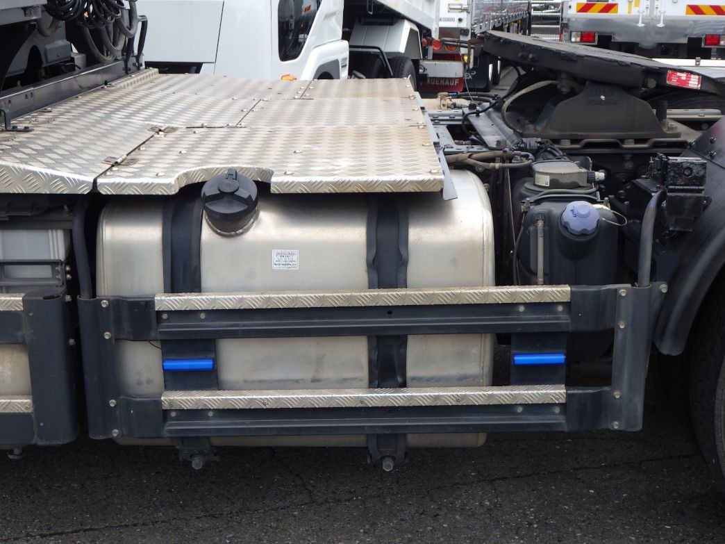 燃料タンクは370Lです。|いすゞ ギガ 2PG-EXD52CDの写真14