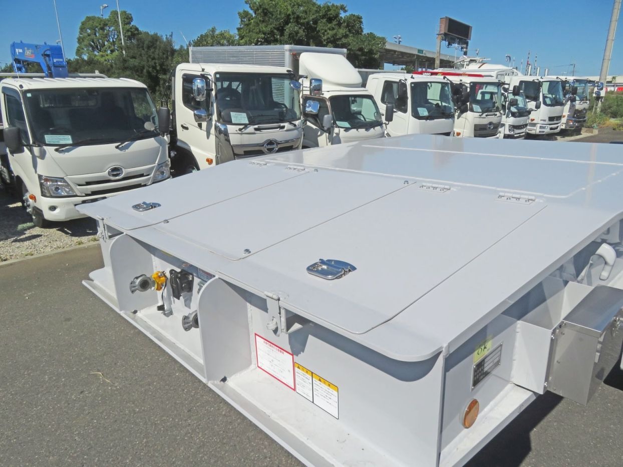 前方に物入が付いています。|トレクス PLR438の写真13