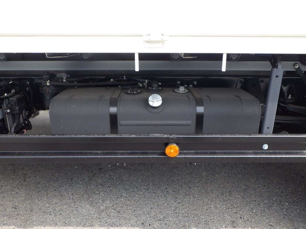 燃料タンクは１００Lです。|日野 デュトロ 2WG-XZU711M(2WD)の写真24