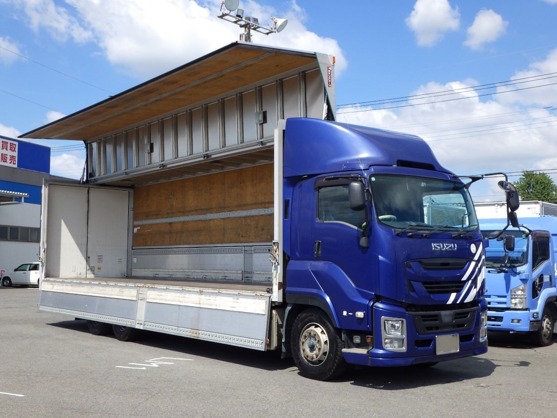 いすゞ ギガ 2PG-CYL77Cの写真2