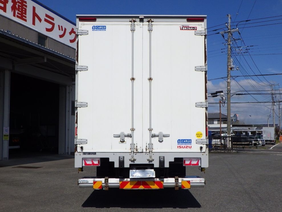 いすゞ ギガ 2PG-CYL77Cの写真8
