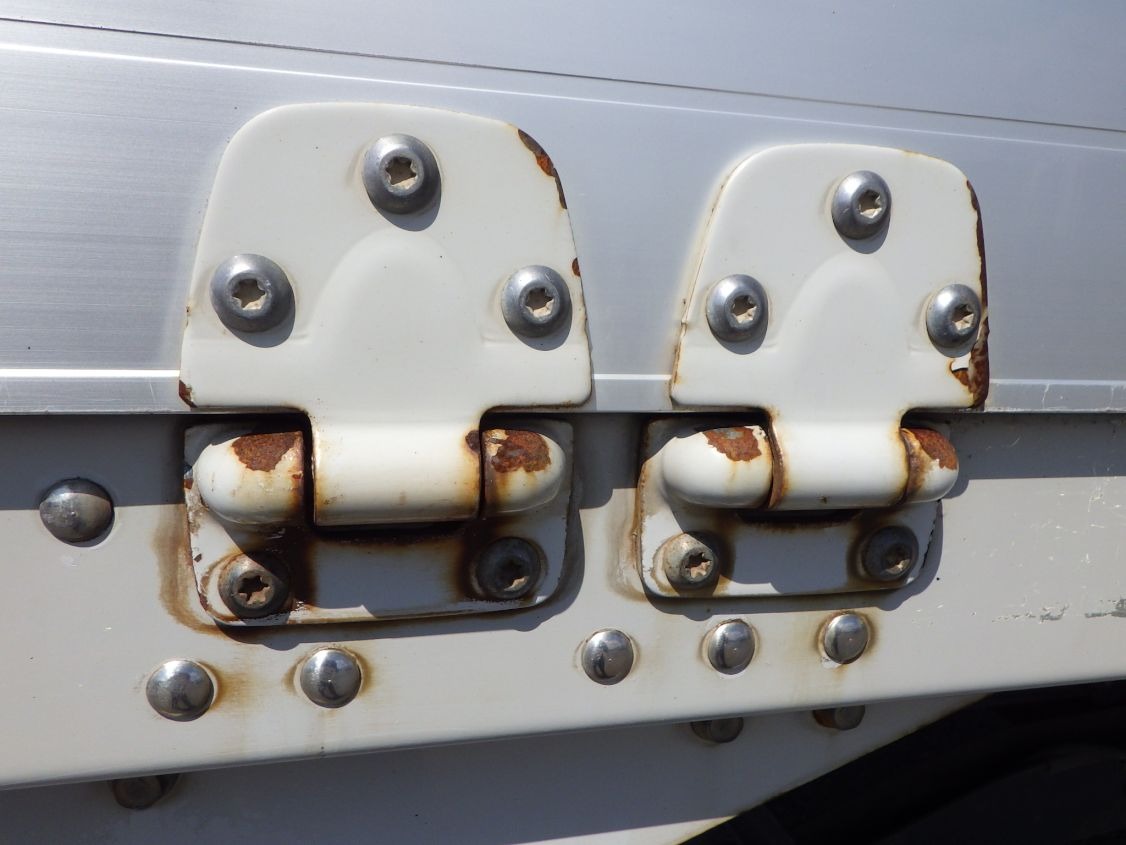 各チョウバンにサビがあります。|いすゞ ギガ 2PG-CYL77Cの写真38