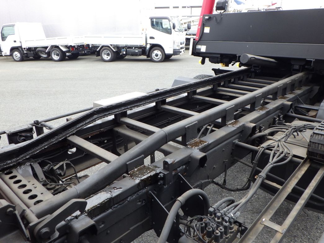 シャーシの状態です。|日野 レンジャー TKG-GC7JKAAの写真12
