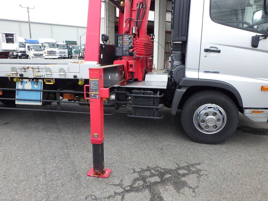 アウトリガーは差し違い式です。|日野 レンジャー TKG-GC7JKAAの写真16