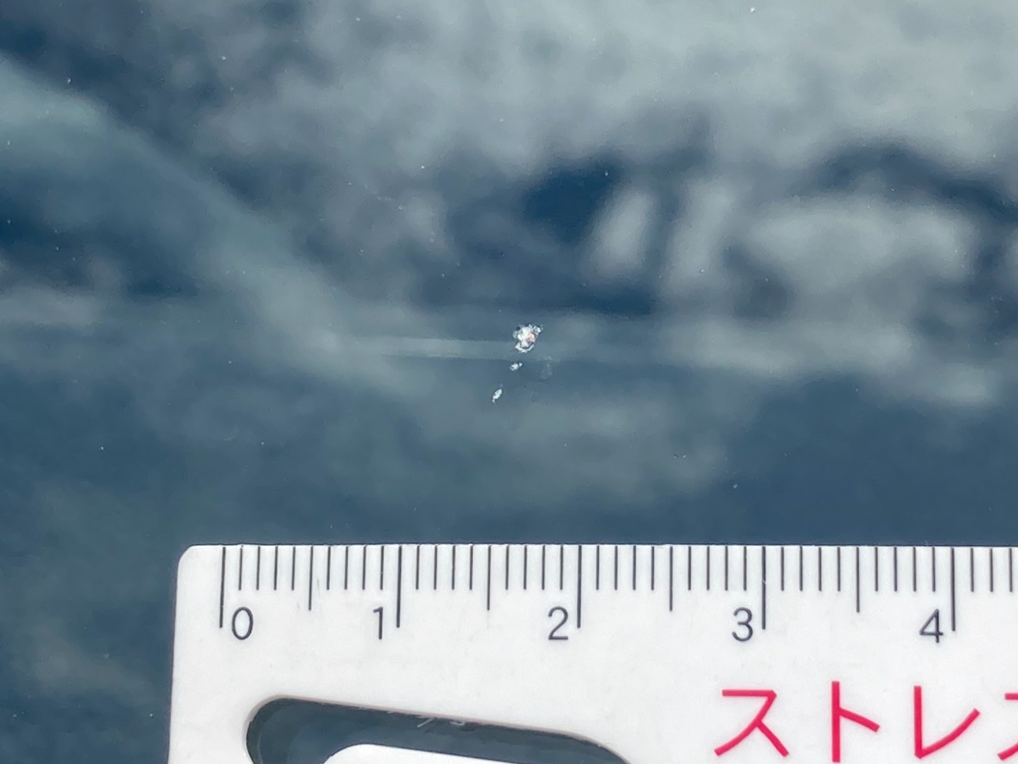 Fガラスに複数の小さい飛び石が有ります。|UDトラックス クオン 2RG-GK5DAD(2WD)の写真37