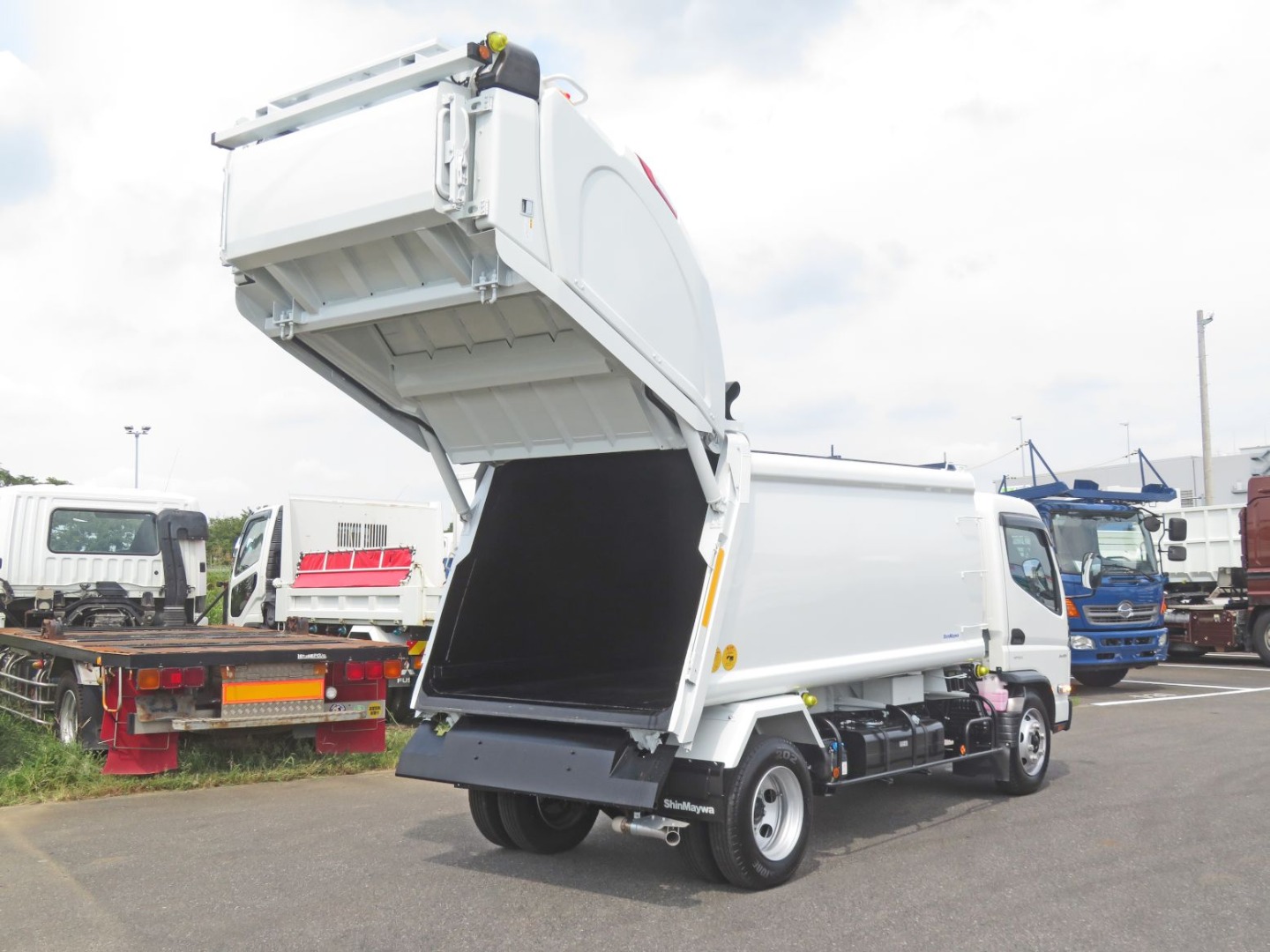 三菱 キャンター 2PG-FEA80(2WD)の写真4