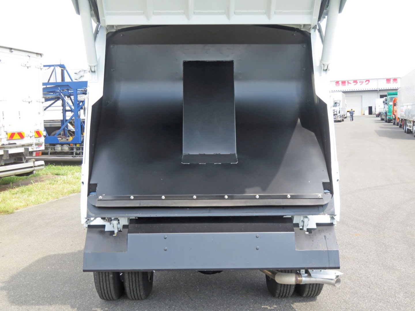 排出板の状態です。|三菱 キャンター 2PG-FEA80(2WD)の写真10