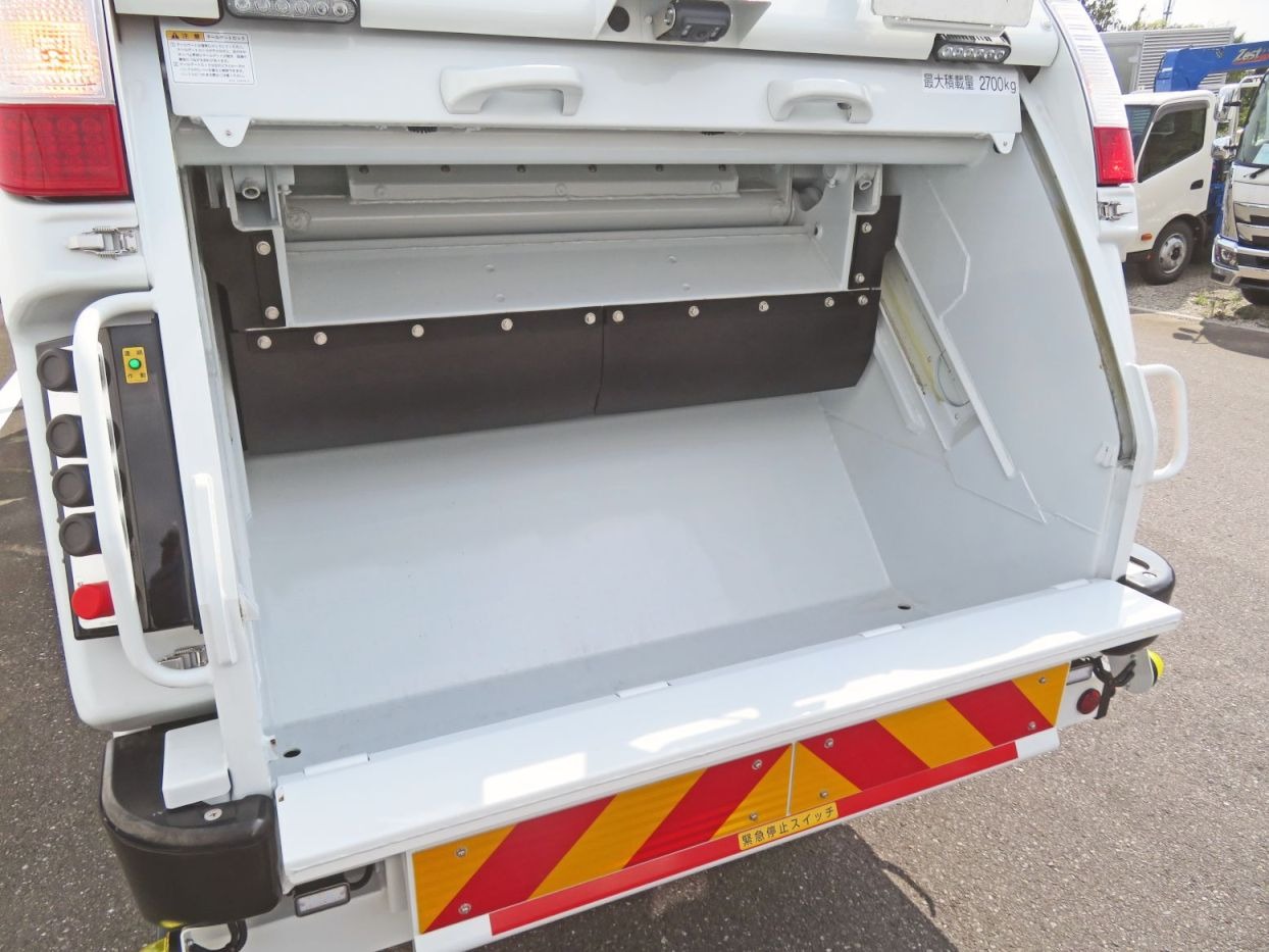投入口の状態です。|三菱 キャンター 2PG-FEA80(2WD)の写真12
