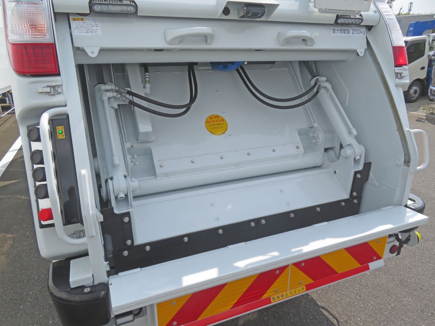 三菱 キャンター 2PG-FEA80(2WD)の写真13