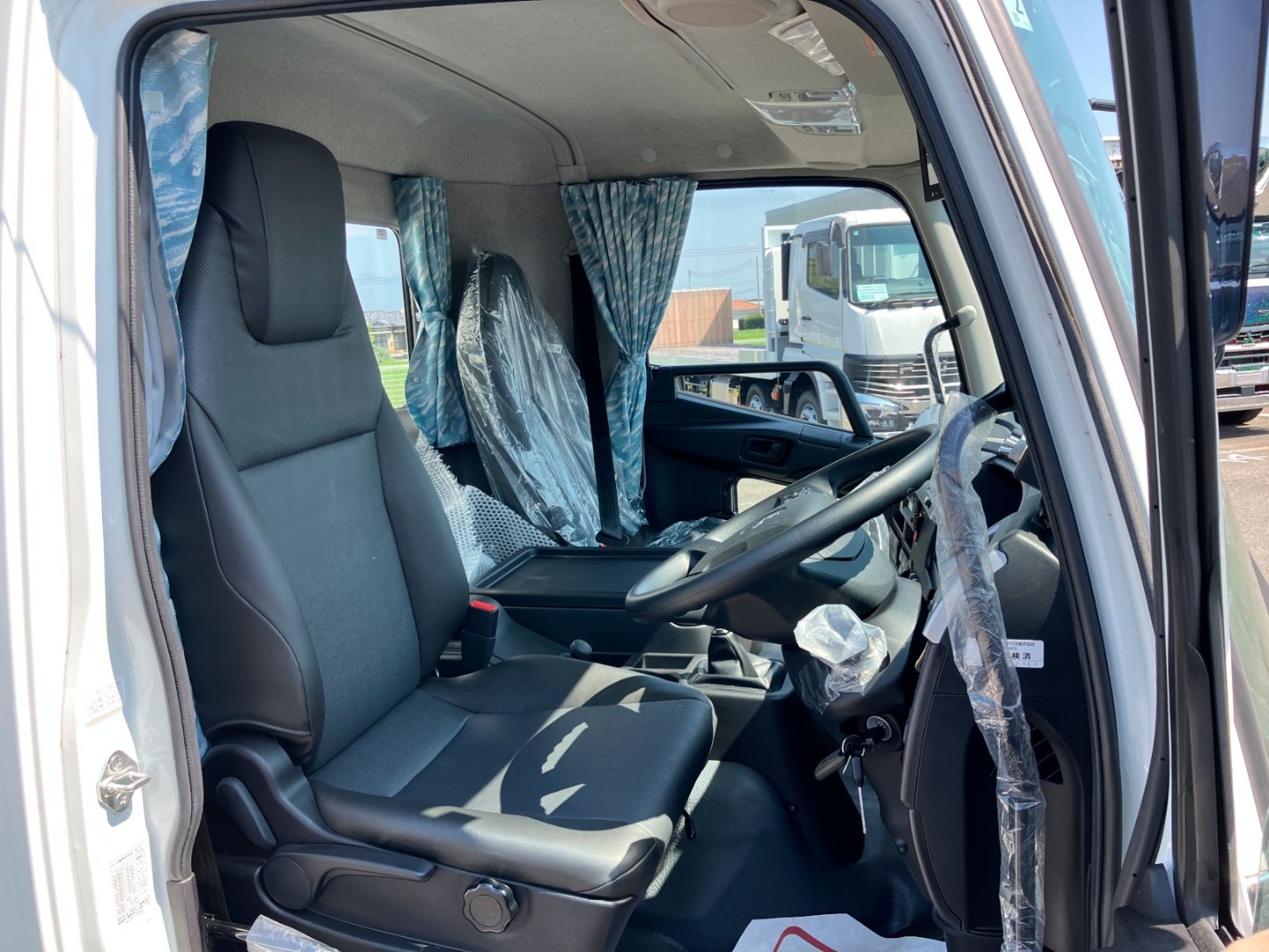 乗車定員は2名です。|三菱 ファイター 2KG-FK72F(2WD)の写真5