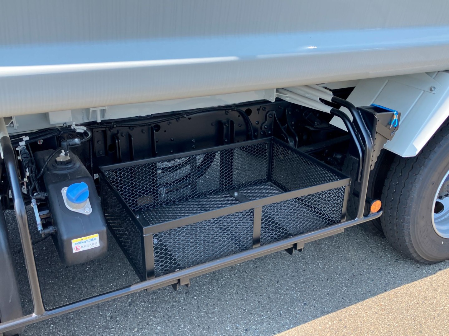 助手席側に物入れが付いています。|三菱 ファイター 2KG-FK72F(2WD)の写真20