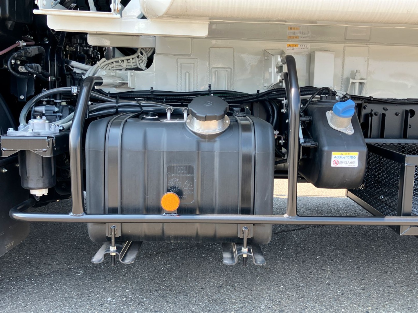 燃料タンクは100Lです。|三菱 ファイター 2KG-FK72F(2WD)の写真24