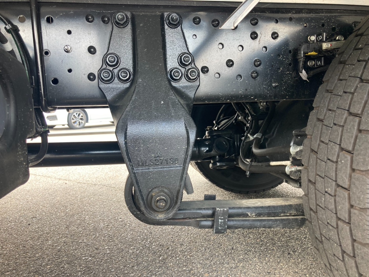 シャーシとスプリングの状態です。|三菱 ファイター 2KG-FK65F(2WD)の写真5