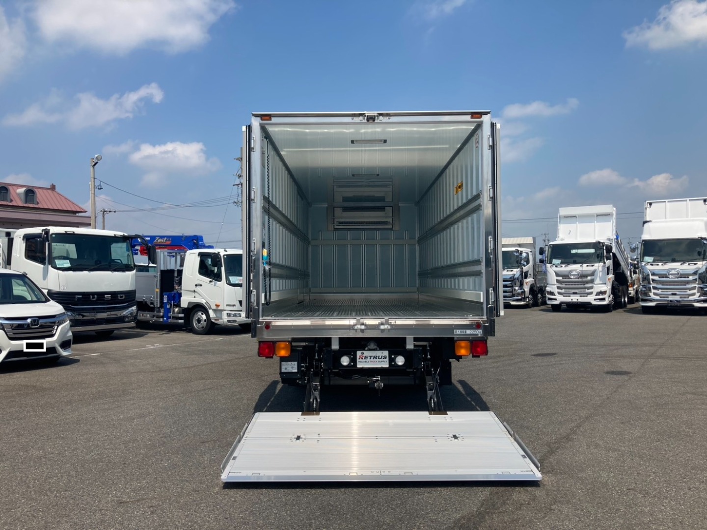 観音ドアとゲートを開いた状態です。|三菱 ファイター 2KG-FK65F(2WD)の写真15